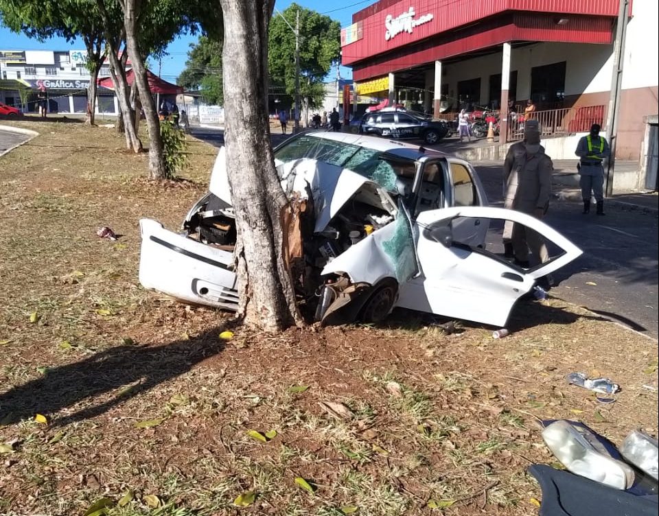 Jovens morrem após carro colidir contra árvore em Goiânia Mais Goiás