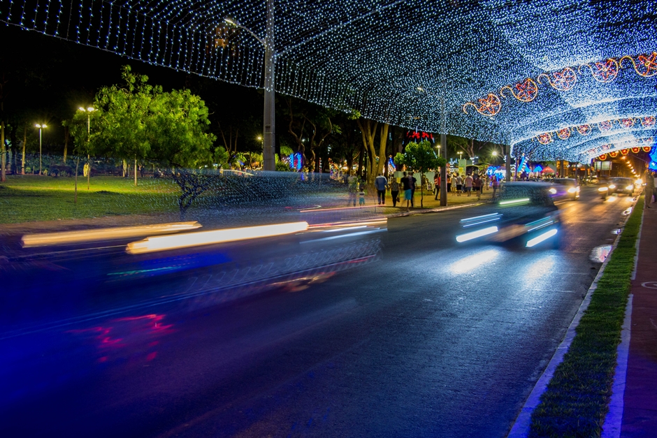 Prefeitura inicia a instalação da iluminação natalina em Goiânia