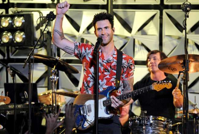 O vocalista do Maroon 5, Adam Levine, pediu desculpas nos stories do Instagram depois de parecer 