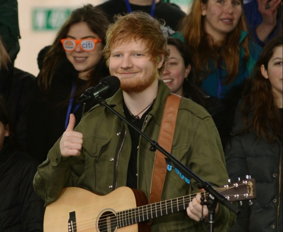 Ed Sheeran diz que esposa o ajudou a superar vício em fast food