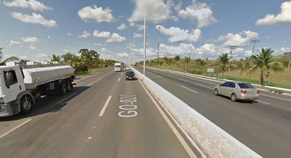 Velocidade permitida no perímetro urbano da GO-020 cai de 60 para 50km/h (Foto: Reprodução/Google Street View)