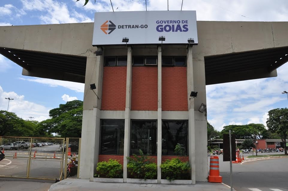 Detran-GO oferece vagas temporárias para 78 profissionais de R$ 1.500 a R$ 4.665,82