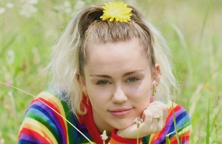 Miley Cyrus anuncia retorno à carreira musical com novo single Mais Goiás