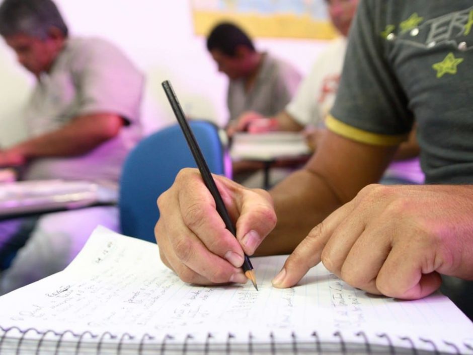 Escolas particulares que aumentar quantidade de alunos nas aulas presenciais em Goiânia