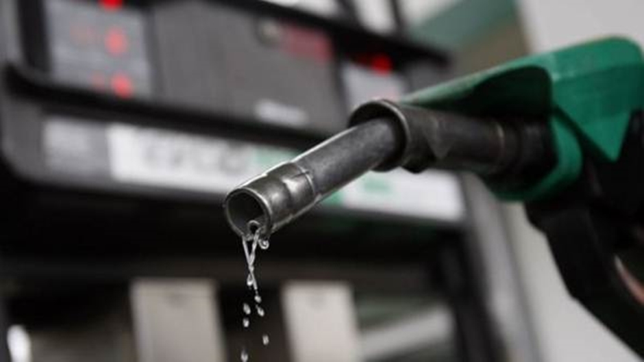Posto de combustíveis vende gasolina a R$ 0,40 para conscientizar consumidores, em SP