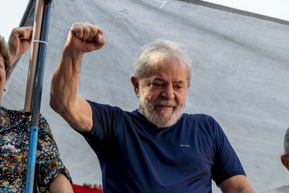 Juiz torna sem efeito própria sentença e Lula volta a ser doutor