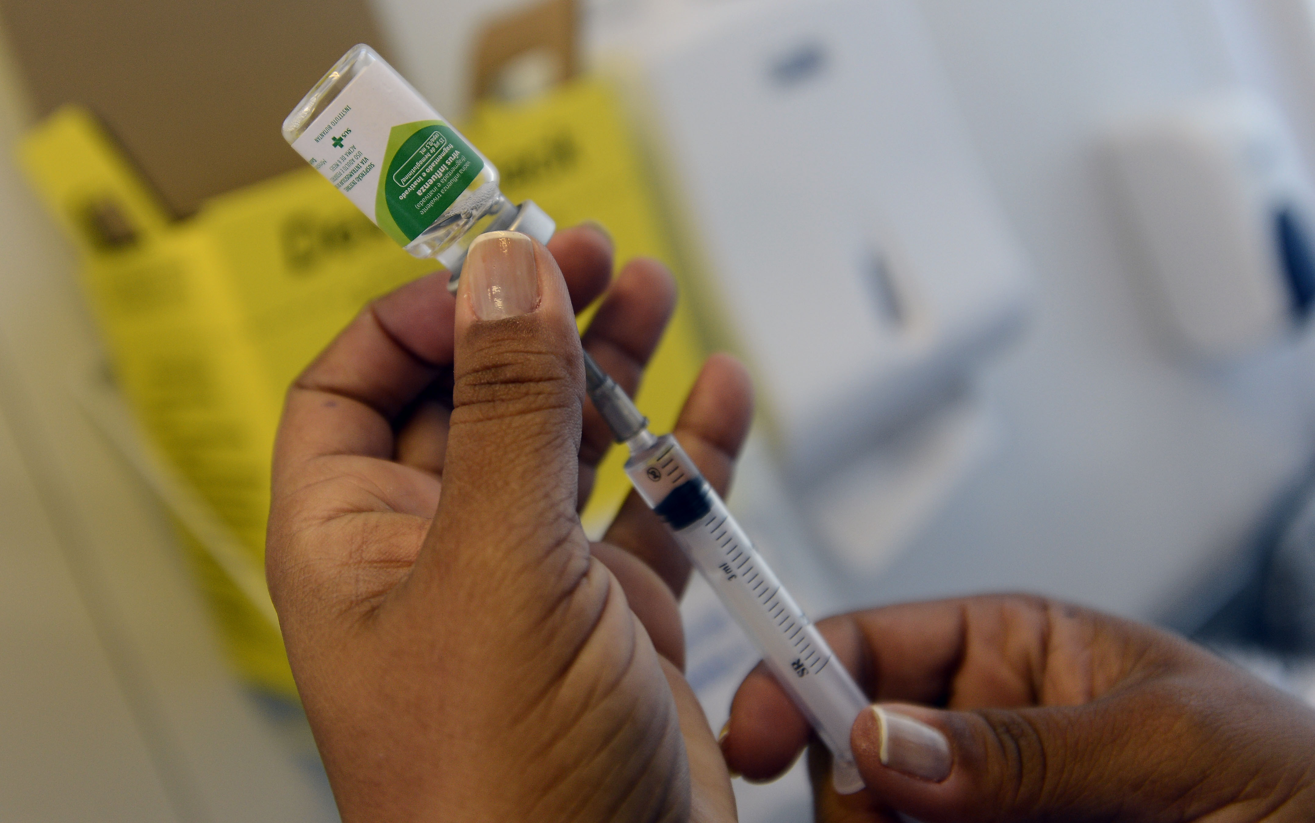 Vacinação continua pela rede pública de saúde (Foto: Tânia Rêgo/Agência Brasil)