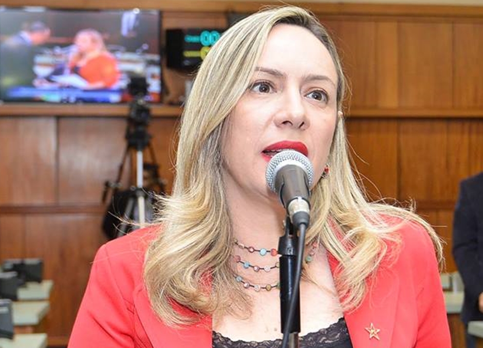 Deputada Adriana Accorsi solicita vacinação contra a gripe em caráter de urgência em Goiás