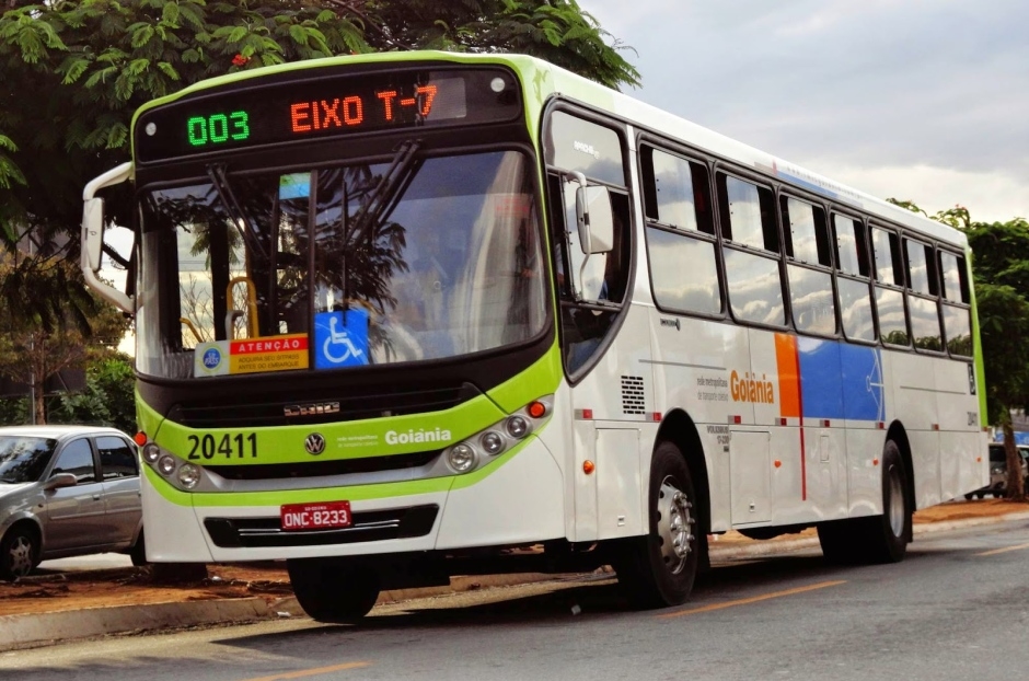 Iris diz que aumento da passagem de ônibus é justo e cobra melhorias