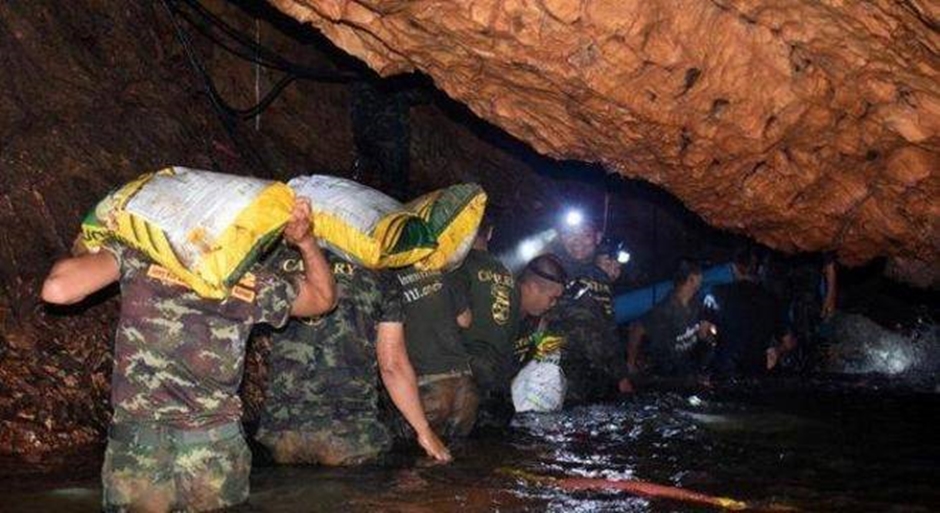 Morre oficial que participou de resgate em caverna na Tailândia