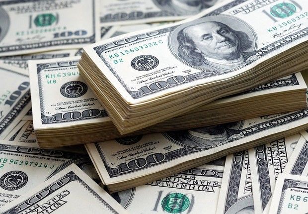 O dólar fechou em R$ 5,23 após divulgação de que os EUA estão deixando o pior da crise econômica do coronavírus (Foto: Reprodução)