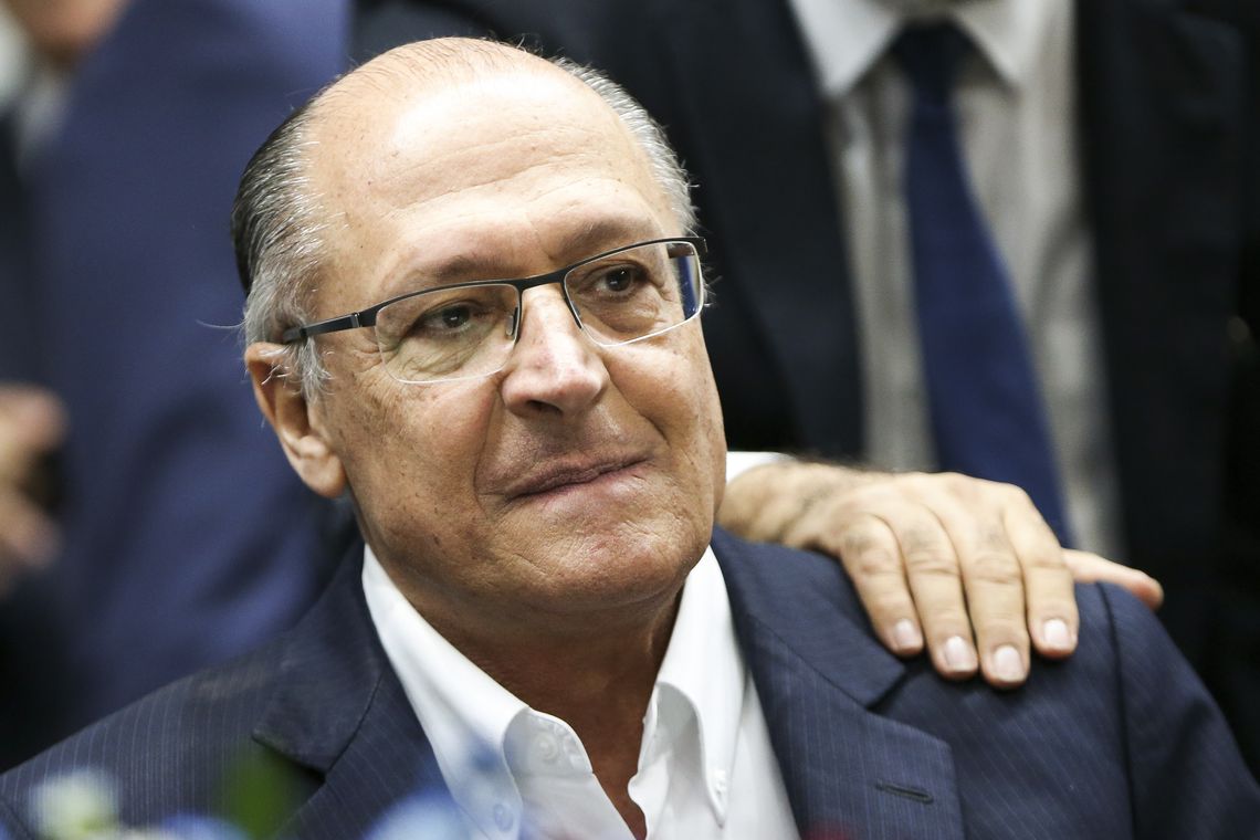 Alckmin acerta filiação ao PSB; detalhes ainda serão definidos