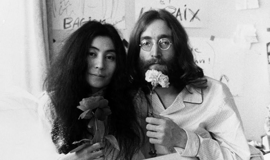 Nos 39 anos de morte de John Lennon, Yoko Ono protesta contra armas de fogo
