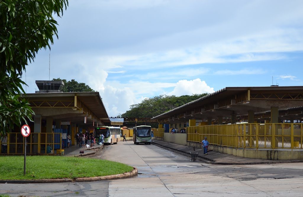 Os 21 terminais de ônibus do transporte coletivo que integram a Grande Goiânia podem ser interditados para evitar aglomeração e contágio do coronavírus. (Foto: Reprodução / Arolldo Costa)
