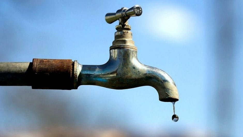 Moradores de Alexânia reclamam que estão sem água desde domingo (3)