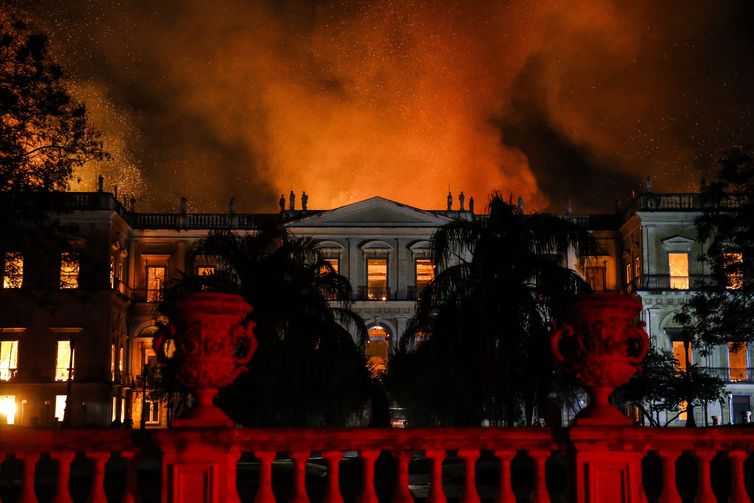 Laudo: PF descarta ação criminosa no incêndio do Museu Nacional