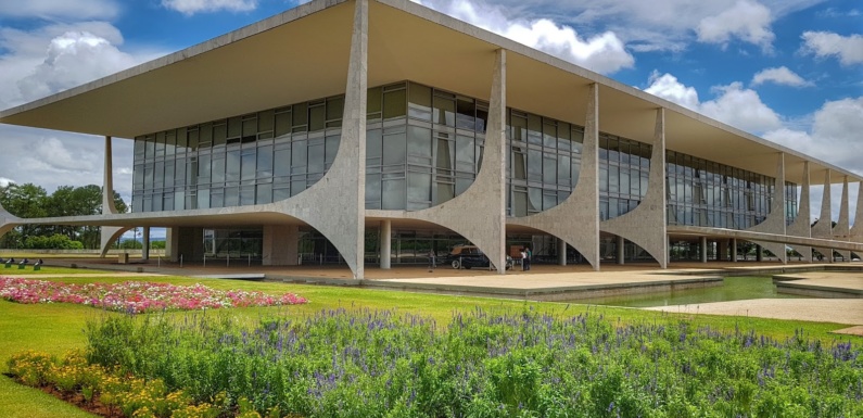 Planalto lança página com lista de serviços que não podem parar