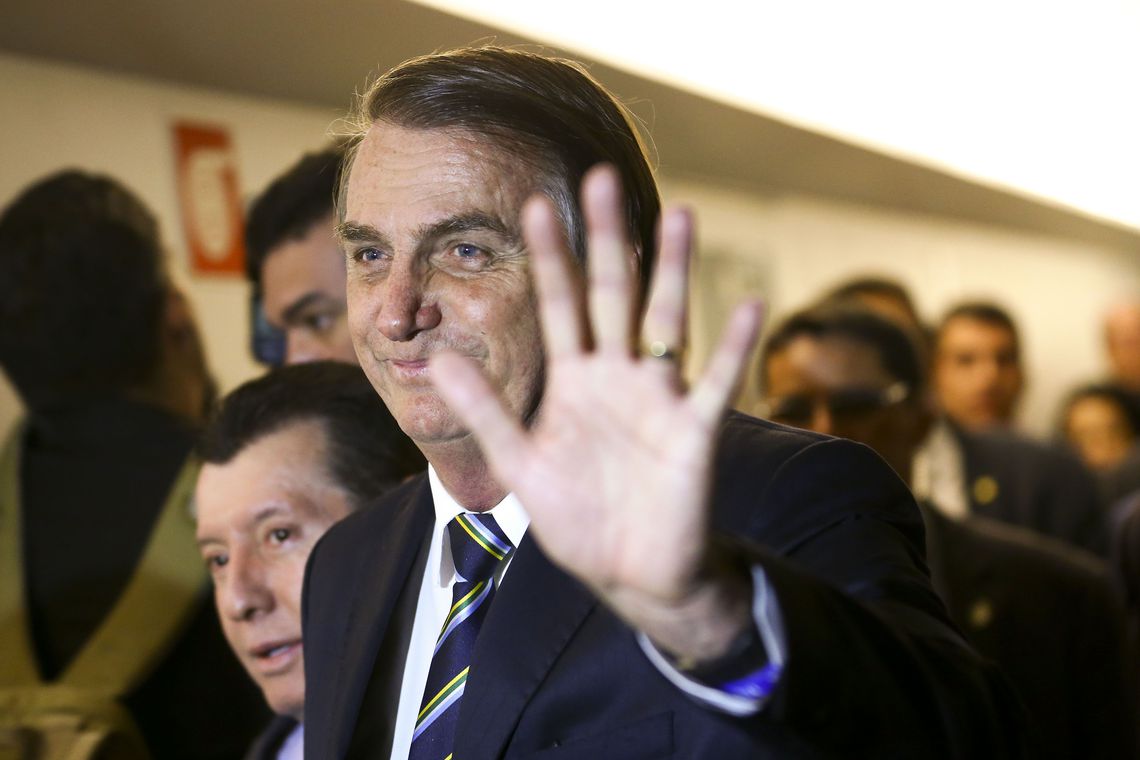 "Quem é de direita toma cloroquina, quem é de esquerda, tubaína", diz Bolsonaro
