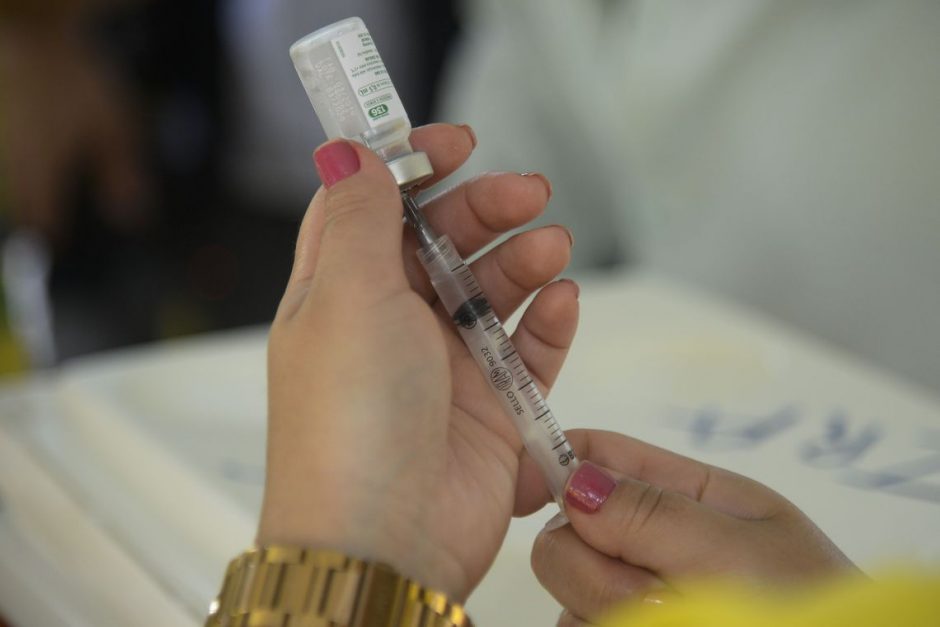 Ação extra de vacinação contra poliomielite e febre amarela acontecerão quinta e sexta-feira