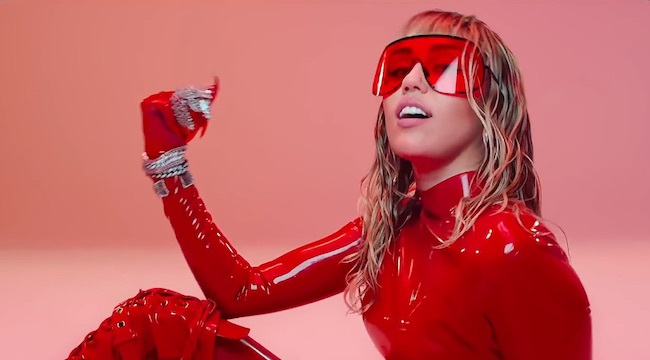 Miley Cyrus Lança Clipe Dedicado às Mulheres Ao Lado De Sua Mãe Tish Assista Ao Vídeo 9345