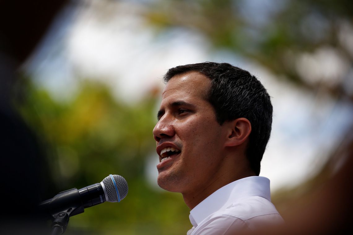 Recebido como presidente em Davos, Guaidó pede ajuda para reintegrar Venezuela ao mundo