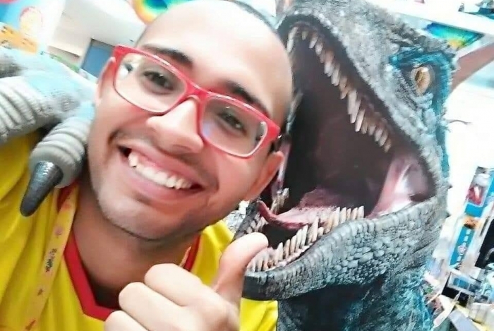 Thiago da Conceição Marins, de 31 anos, morreu após ser atingido por bala perdida em frente ao Plaza Shopping Niterói - Reprodução/Facebook
