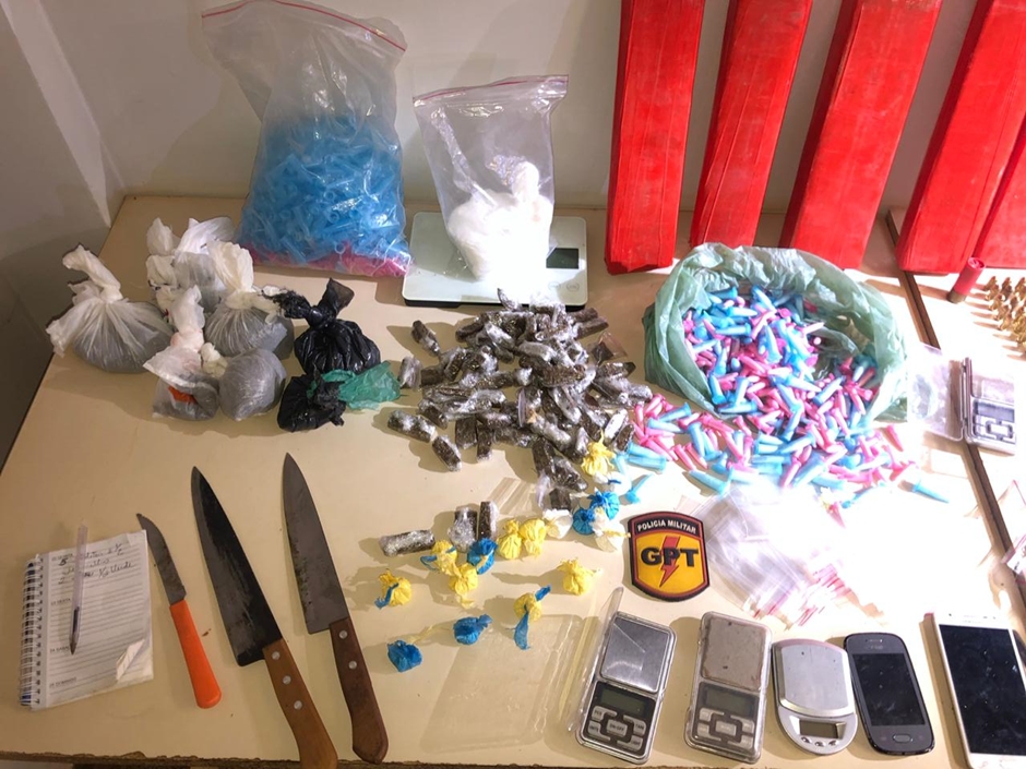 Drogas estavam escondidas em dois baús no interior da residência (Foto: Divulgação / PC)
