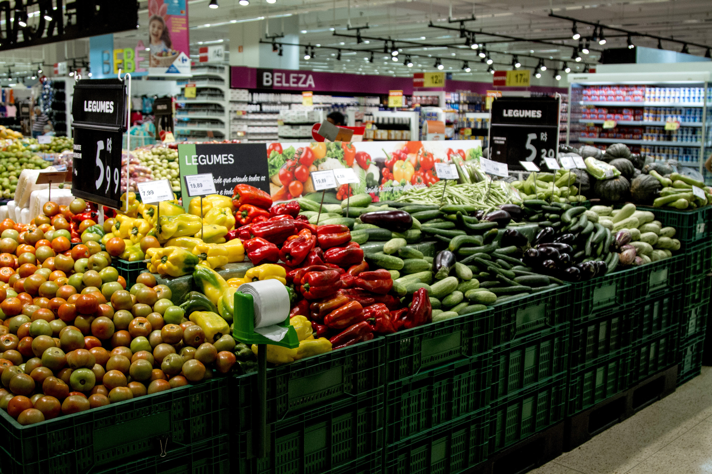 Renda de negócios informais provocou aumento na venda de supermercados