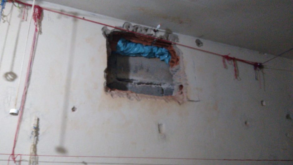 Cinco detentos são flagrados tentando cavar um túnel em cela em Rio Verde