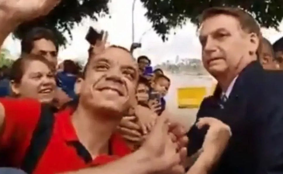 Só pelo bafo não vai ter diz Bolsonaro após apoiador pedir emprego