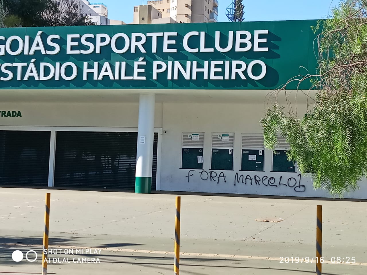 Dez torcedores do Goiás são identificados suspeitos de ameaçarem presidente e diretor do clube