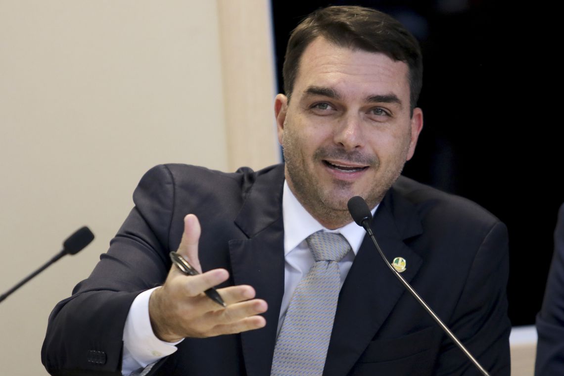 STF mantém foro especial de Flávio Bolsonaro e anula provas no caso 'rachadinha'