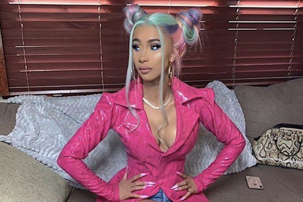 Rapper Cardi B revela que foi vítima de assédio sexual em ensaio fotográfico