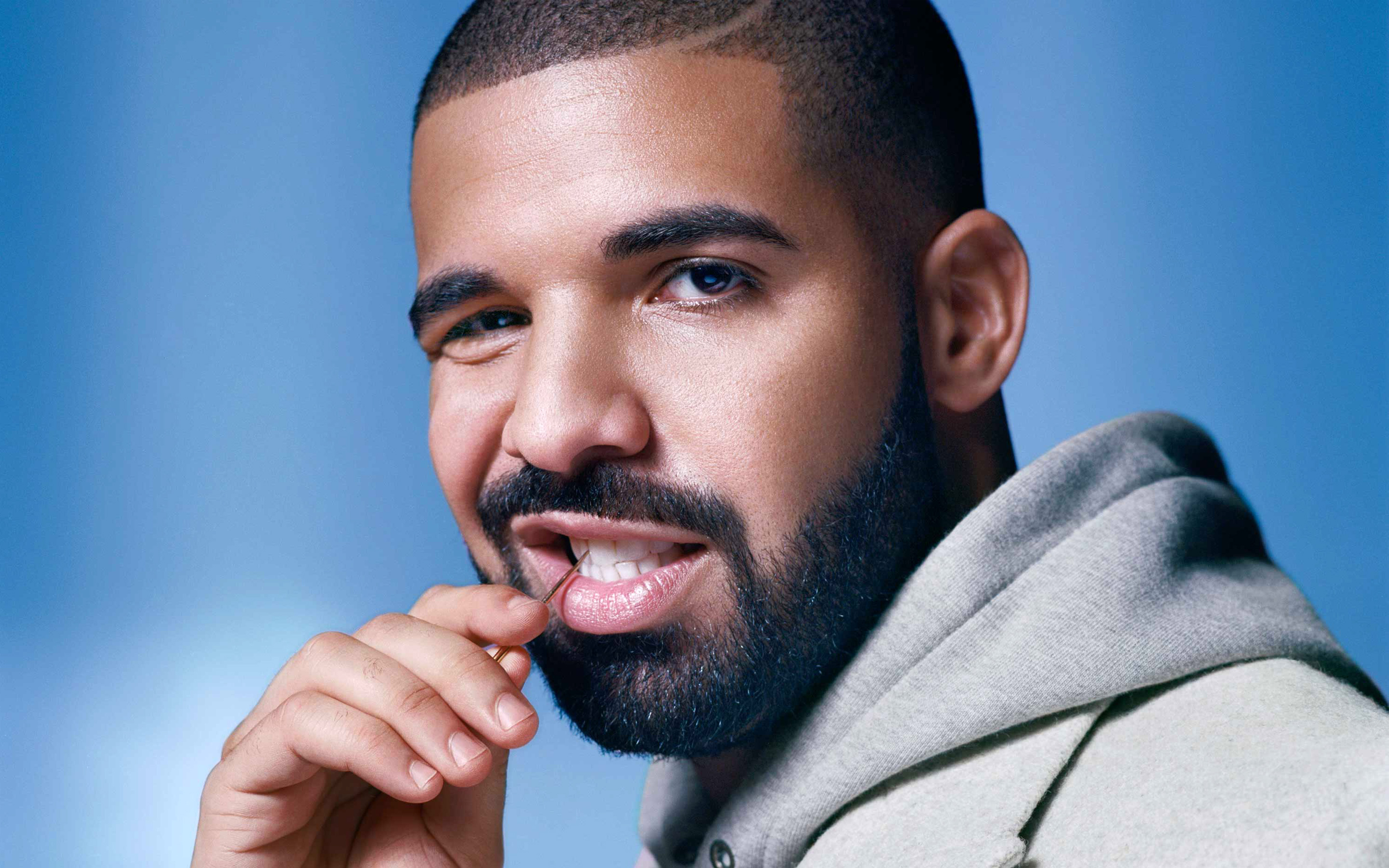 Drake virá ao Rock in Rio. Festival confirma rapper e nega cancelamento. Passagem pelo Brasil teve interações com Anitta e seios de Jojo Todynho