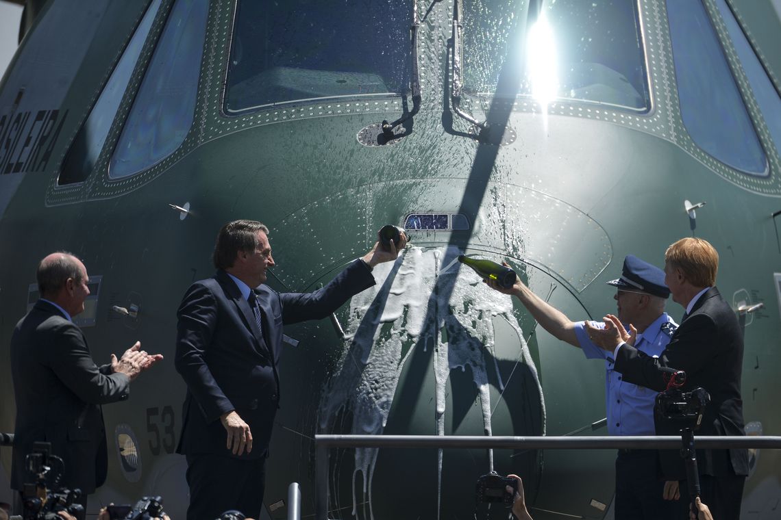 O presidente Jair Bolsonaro, participa da cerimônia de entrega da aeronave KC-390 para a Força Aérea Brasileira - Marcelo Camargo/Agência Brasil