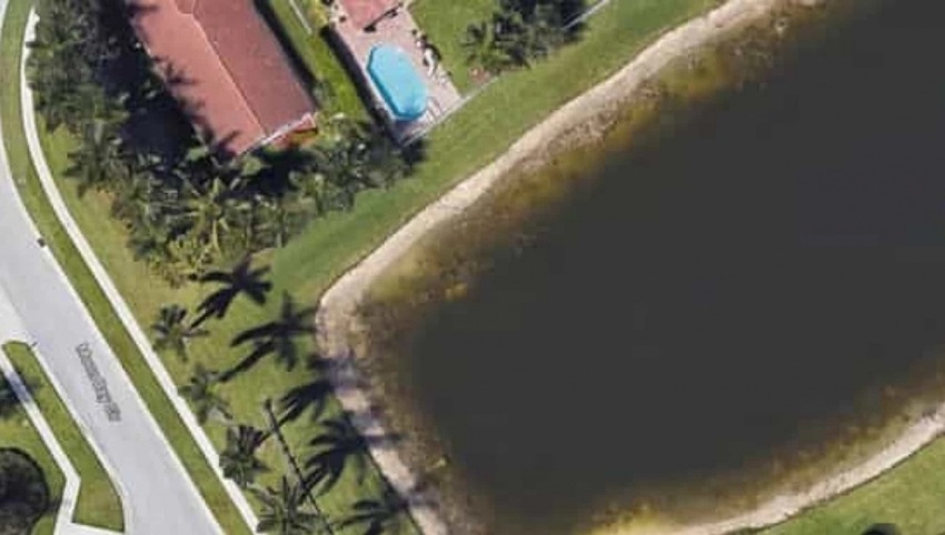 De acordo com o jornal The Guardian, imagens de satélite feitas pela plataforma da gigante de buscas americana mostraram um carro submerso em um lago na região.
