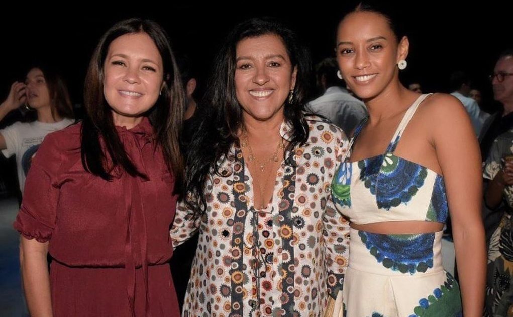 A história da novela se baseará em três mães protagonistas, Lurdes (Regina Casé), Thelma (Adriana Esteves) e Vitória (Taís Araújo).