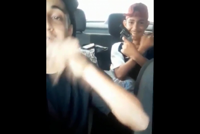 Dois homens são presos enquanto comemoram assalto com 'live' na internet (Foto: Reprodução Vídeo )