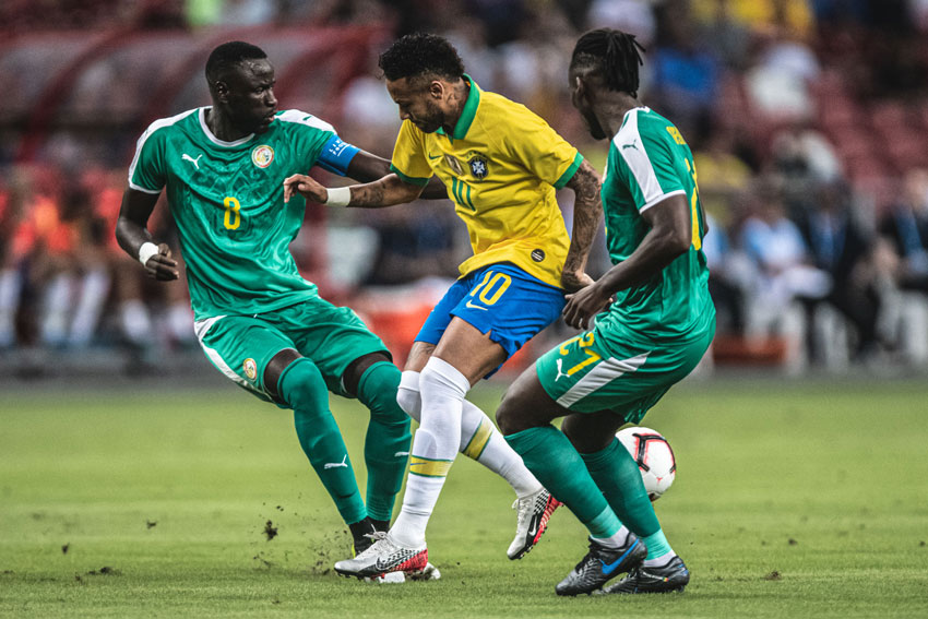Seleção Brasileira empata com Senegal. Na foto, Neymar disputando jogada (Foto : Pedro Martins)