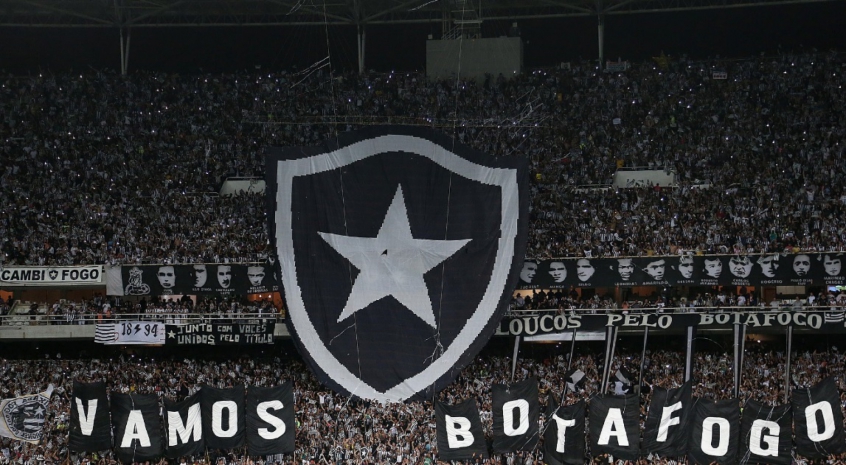Botafogo acerta a contratação do meia japonês Keisuke Honda