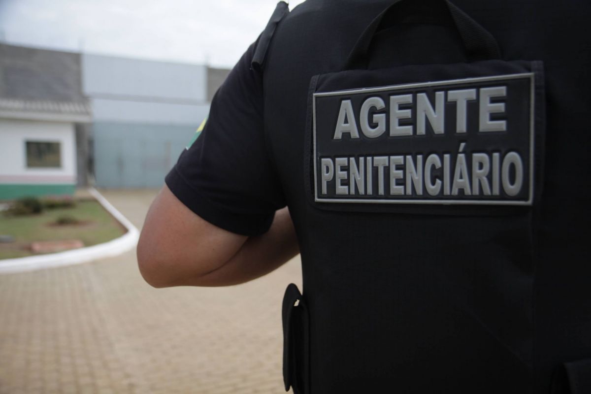 Polícia prende agente prisional temporário suspeito de estuprar adolescente