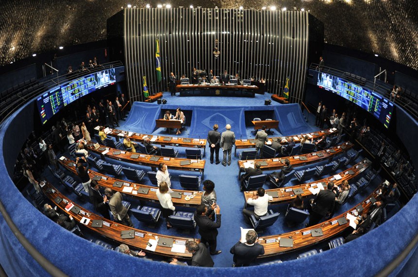 Após teste com três parlamentares , Senado terá primeira sessão remota