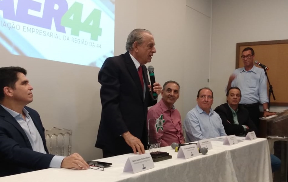Prefeito Iris Rezende assinou convênio com empresários da Rua 44 para melhorar fiscalização do local
