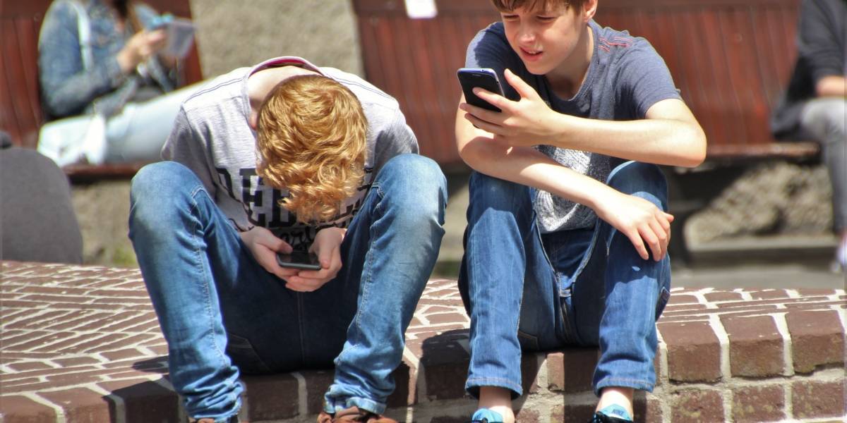 Levantamento da Universidade Federal do Espírito Santo (Ufes) com mais de 2 mil adolescentes mostra que 25,3% são dependentes moderados ou graves de internet.