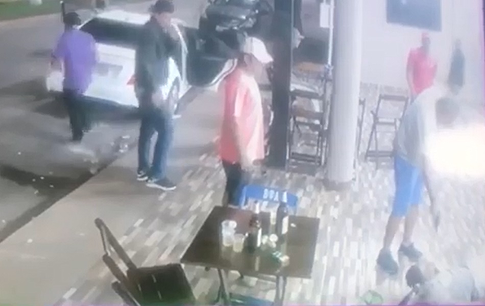Após espancamento, morre homem que atirou em jovem em bar de Campo Limpo de Goiás