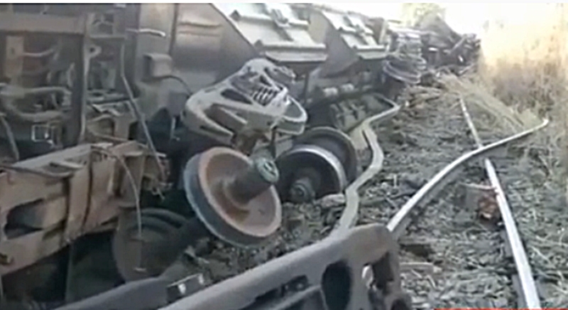 Tombamento de vagões de trem carregados com soja ocorreu em Ubatan, distrito pertencente a Orizona (Foto: Reprodução)