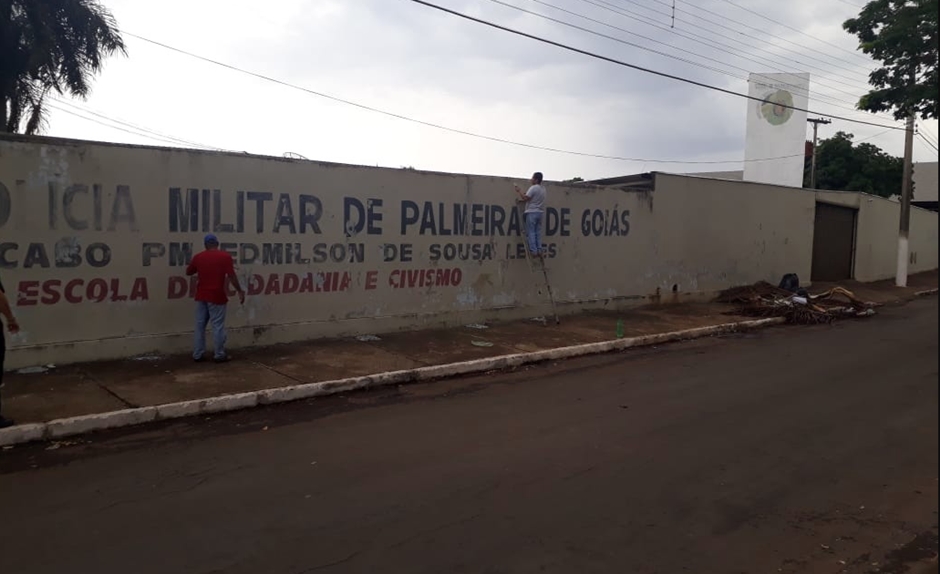 Detentos executam serviços em colégio de Palmeiras de Goiás