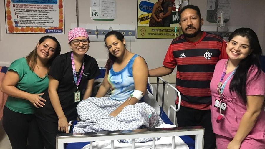 Enfermeiros escrevem carta para confortar casal que perdeu bebê, em Manaus