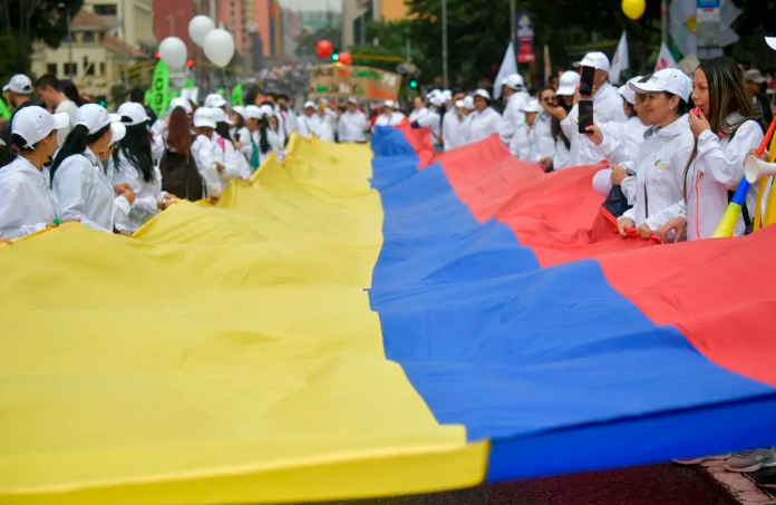 Greve e protestos paralisam transporte em Bogotá e Medellín