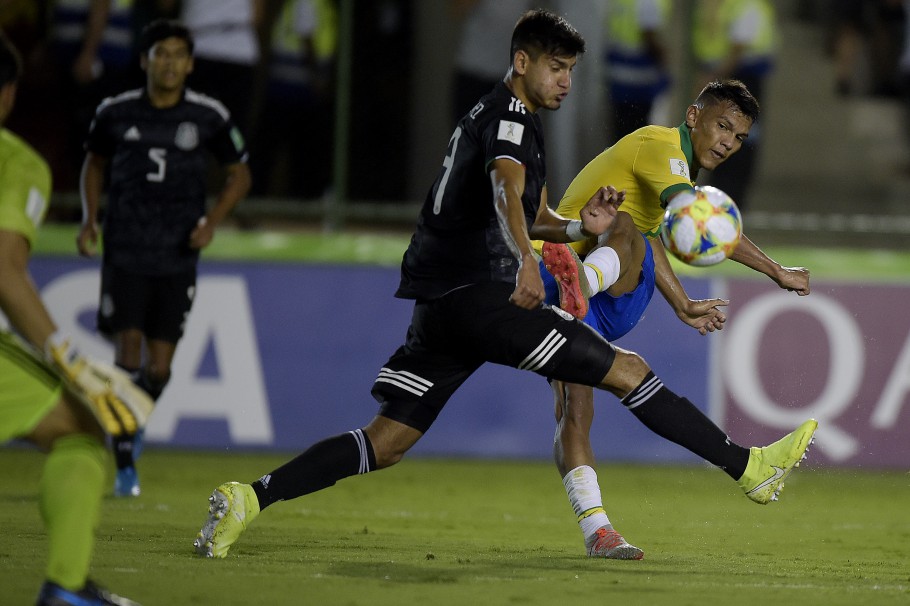 Seleção Sub-17 vence o México de virada e conquista a Copa do Mundo